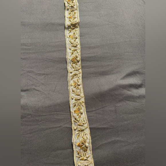 Kanwal Malik (Elegant Gold and White Embellished dress) small size - Picture 4 of 16